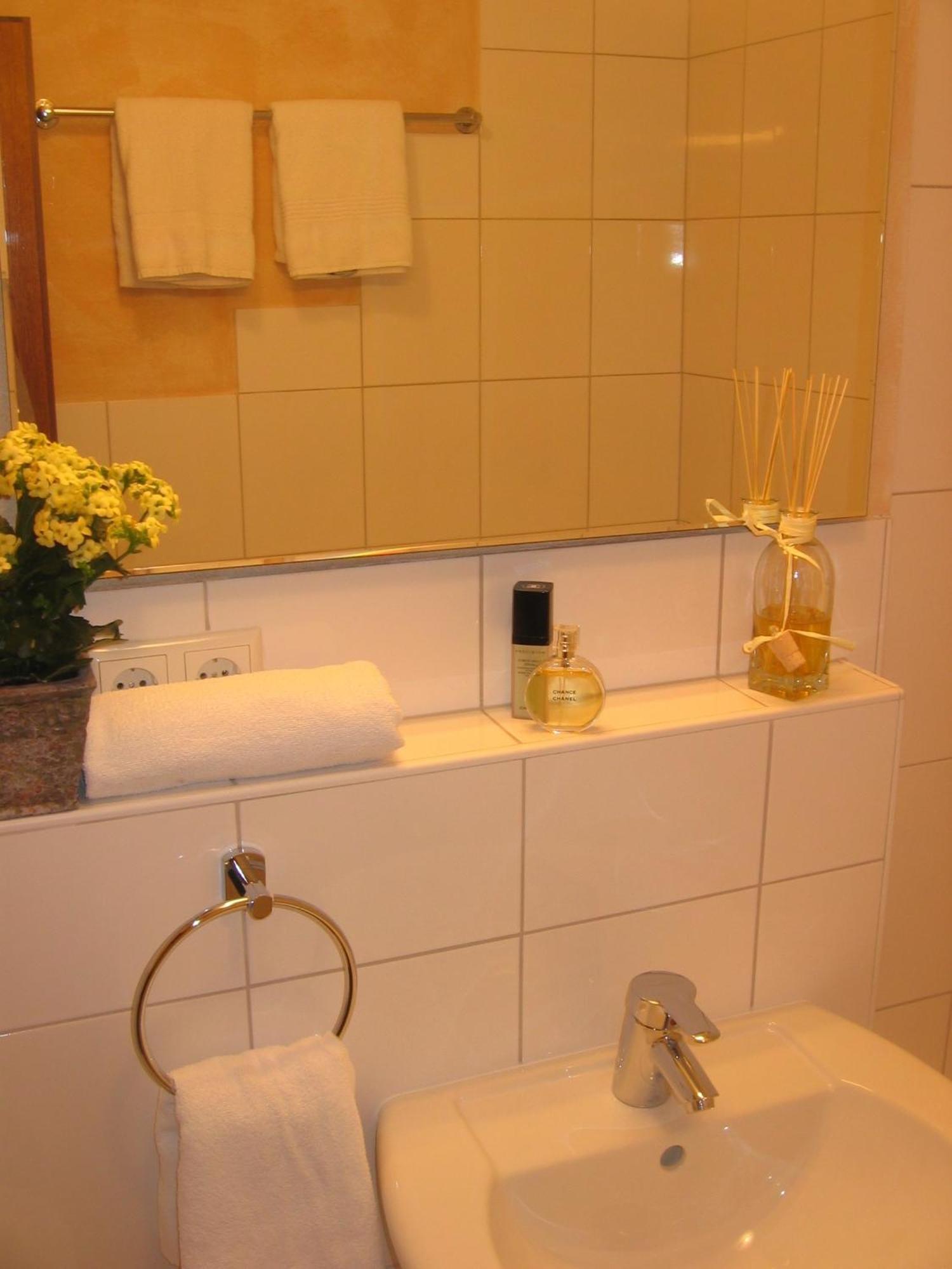 Hotel Gasthof Roessle Stetten am Kalten Markt Phòng bức ảnh